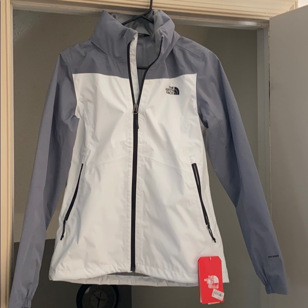 North face rain jacket with hood. Never worn !!